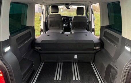 Volkswagen Multivan T6 рестайлинг, 2021 год, 3 300 000 рублей, 11 фотография