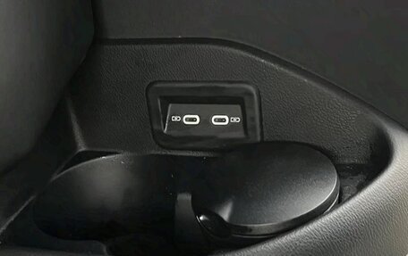 Volkswagen Multivan T6 рестайлинг, 2021 год, 3 300 000 рублей, 13 фотография