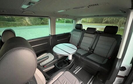 Volkswagen Multivan T6 рестайлинг, 2021 год, 3 300 000 рублей, 8 фотография