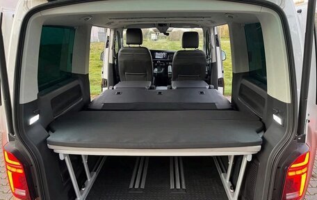 Volkswagen Multivan T6 рестайлинг, 2021 год, 3 300 000 рублей, 10 фотография