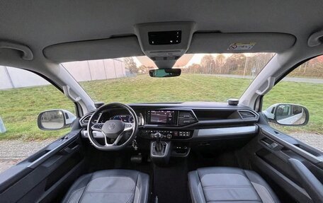 Volkswagen Multivan T6 рестайлинг, 2021 год, 3 300 000 рублей, 7 фотография