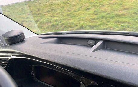 Volkswagen Multivan T6 рестайлинг, 2021 год, 3 300 000 рублей, 15 фотография