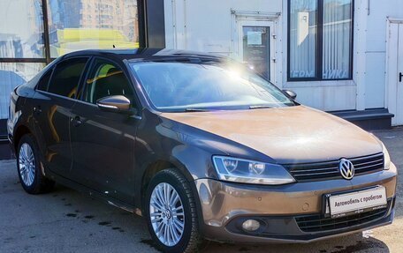 Volkswagen Jetta VI, 2011 год, 891 000 рублей, 3 фотография