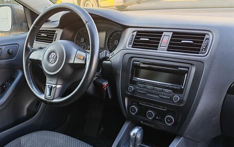 Volkswagen Jetta VI, 2011 год, 891 000 рублей, 10 фотография