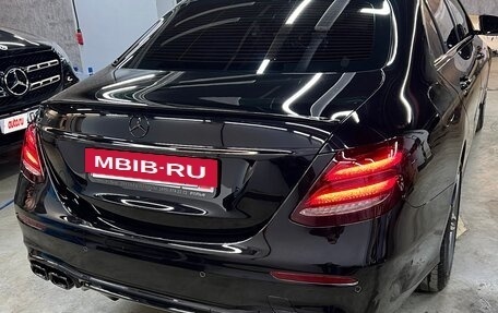 Mercedes-Benz E-Класс, 2020 год, 3 950 000 рублей, 4 фотография