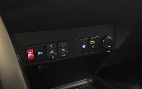 Toyota RAV4, 2018 год, 2 499 000 рублей, 14 фотография