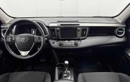 Toyota RAV4, 2018 год, 2 499 000 рублей, 17 фотография