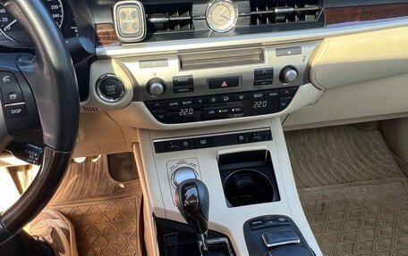 Lexus ES VII, 2014 год, 1 870 000 рублей, 10 фотография