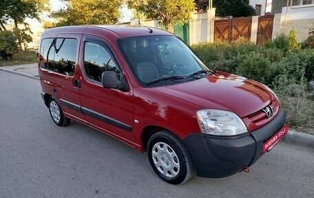 Peugeot Partner II рестайлинг 2, 2011 год, 620 000 рублей, 2 фотография