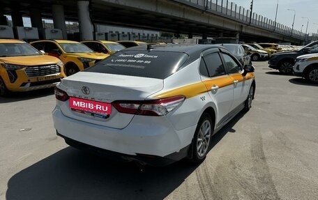 Toyota Camry, 2021 год, 2 178 540 рублей, 3 фотография