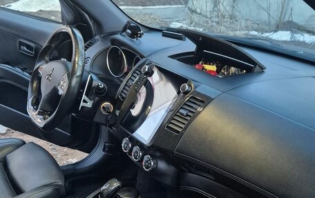 Mitsubishi Outlander III рестайлинг 3, 2011 год, 1 800 000 рублей, 10 фотография