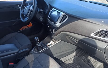 Hyundai Solaris II рестайлинг, 2017 год, 1 230 000 рублей, 5 фотография