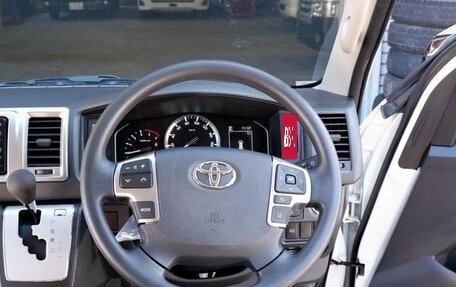 Toyota HiAce H200, 2023 год, 4 989 000 рублей, 6 фотография