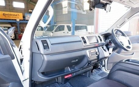 Toyota HiAce H200, 2023 год, 4 989 000 рублей, 12 фотография