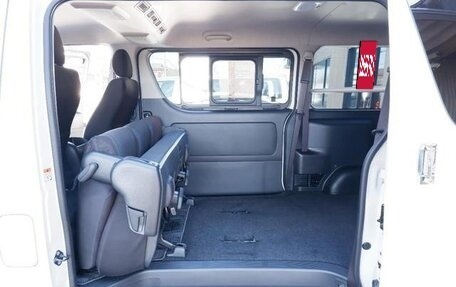 Toyota HiAce H200, 2023 год, 4 989 000 рублей, 16 фотография