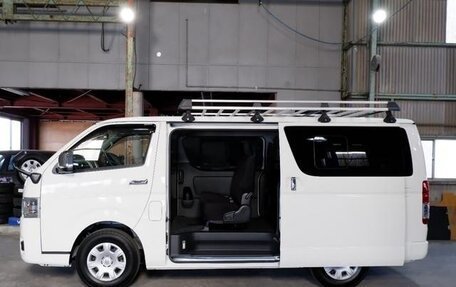 Toyota HiAce H200, 2023 год, 4 989 000 рублей, 28 фотография