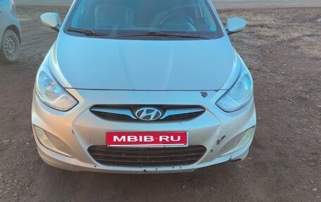 Hyundai Solaris II рестайлинг, 2011 год, 650 000 рублей, 1 фотография