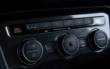 Volkswagen Tiguan II, 2019 год, 2 288 000 рублей, 14 фотография