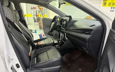 Toyota Yaris XP150 рестайлинг, 2022 год, 1 030 000 рублей, 12 фотография