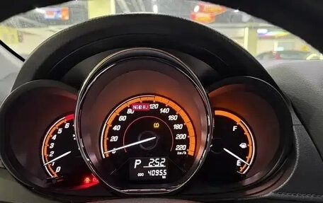 Toyota Yaris XP150 рестайлинг, 2022 год, 1 030 000 рублей, 8 фотография