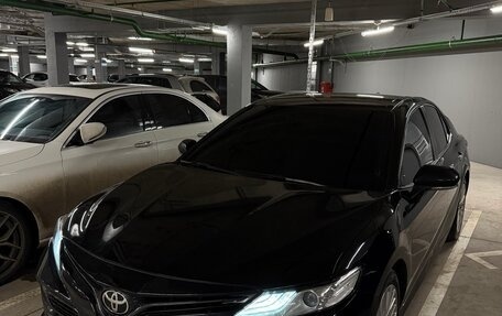 Toyota Camry, 2018 год, 1 890 000 рублей, 3 фотография