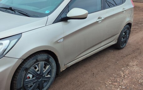 Hyundai Solaris II рестайлинг, 2011 год, 650 000 рублей, 6 фотография