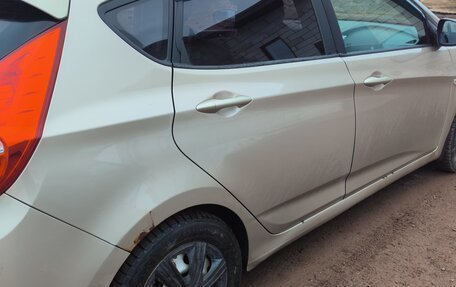 Hyundai Solaris II рестайлинг, 2011 год, 650 000 рублей, 3 фотография