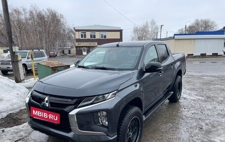 Mitsubishi L200 IV рестайлинг, 2023 год, 3 650 000 рублей, 2 фотография