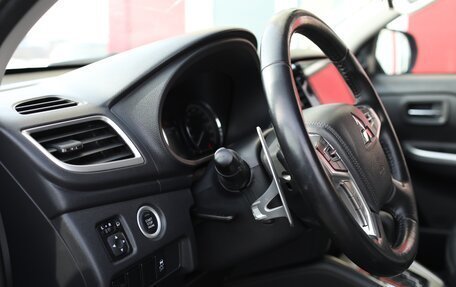 Mitsubishi L200 IV рестайлинг, 2023 год, 3 650 000 рублей, 10 фотография