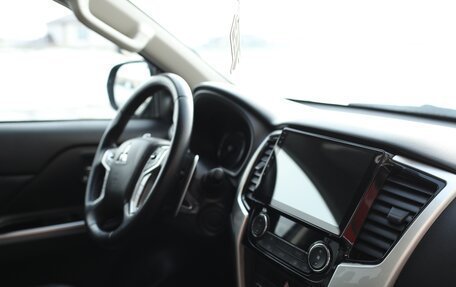 Mitsubishi L200 IV рестайлинг, 2023 год, 3 650 000 рублей, 11 фотография