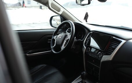 Mitsubishi L200 IV рестайлинг, 2023 год, 3 650 000 рублей, 14 фотография