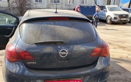 Opel Astra J, 2011 год, 420 000 рублей, 2 фотография