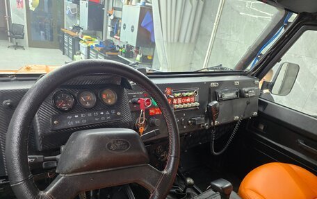 Land Rover Defender I, 1997 год, 2 600 000 рублей, 21 фотография