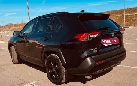 Toyota RAV4, 2021 год, 3 100 000 рублей, 10 фотография