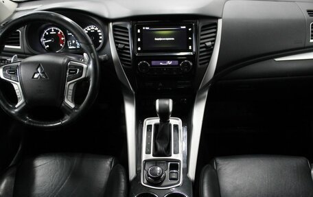 Mitsubishi Pajero Sport III рестайлинг, 2018 год, 2 860 000 рублей, 17 фотография