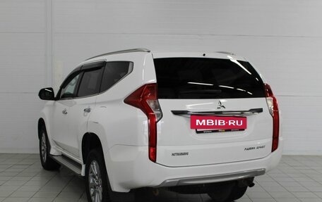 Mitsubishi Pajero Sport III рестайлинг, 2018 год, 2 860 000 рублей, 8 фотография