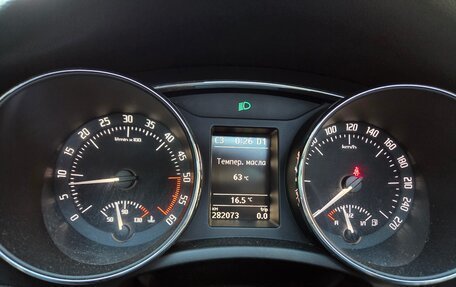 Skoda Superb III рестайлинг, 2012 год, 1 350 000 рублей, 22 фотография