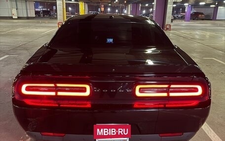 Dodge Challenger III рестайлинг 2, 2019 год, 3 499 999 рублей, 4 фотография