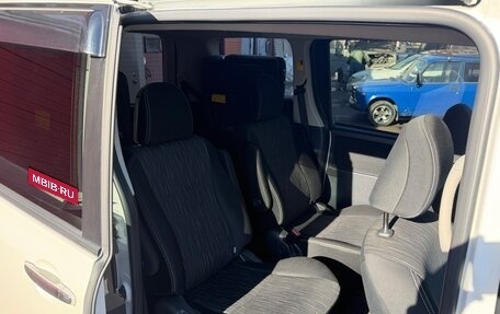 Toyota Voxy II, 2012 год, 828 000 рублей, 7 фотография