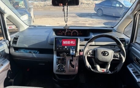 Toyota Voxy II, 2012 год, 828 000 рублей, 3 фотография