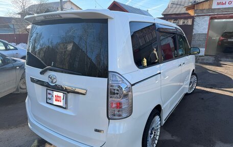 Toyota Voxy II, 2012 год, 828 000 рублей, 16 фотография