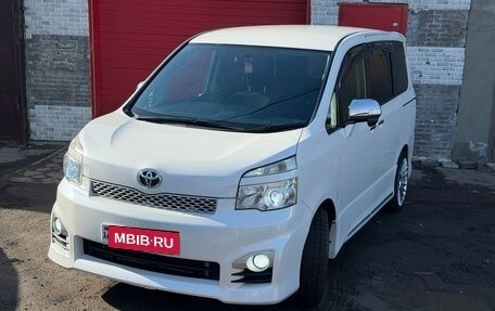 Toyota Voxy II, 2012 год, 828 000 рублей, 15 фотография