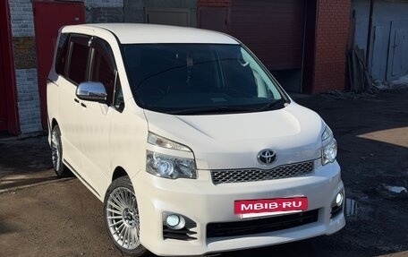 Toyota Voxy II, 2012 год, 828 000 рублей, 14 фотография