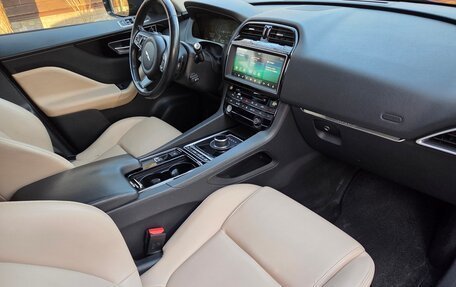 Jaguar F-Pace, 2017 год, 2 490 000 рублей, 18 фотография