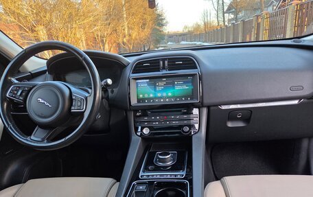 Jaguar F-Pace, 2017 год, 2 490 000 рублей, 16 фотография