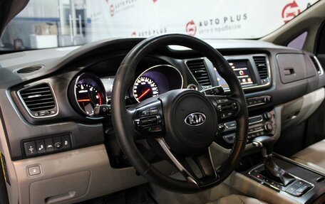 KIA Carnival III, 2017 год, 2 350 000 рублей, 7 фотография