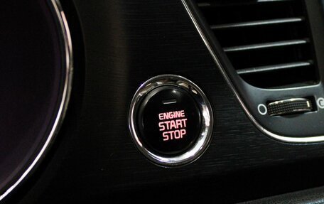 KIA Carnival III, 2017 год, 2 350 000 рублей, 18 фотография