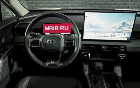 Toyota RAV4, 2025 год, 4 690 000 рублей, 16 фотография