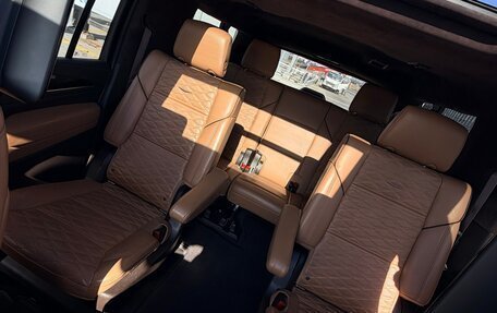 Cadillac Escalade V, 2022 год, 11 000 000 рублей, 12 фотография