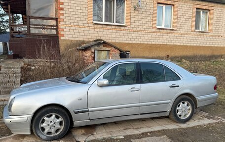 Mercedes-Benz E-Класс, 1997 год, 470 000 рублей, 3 фотография